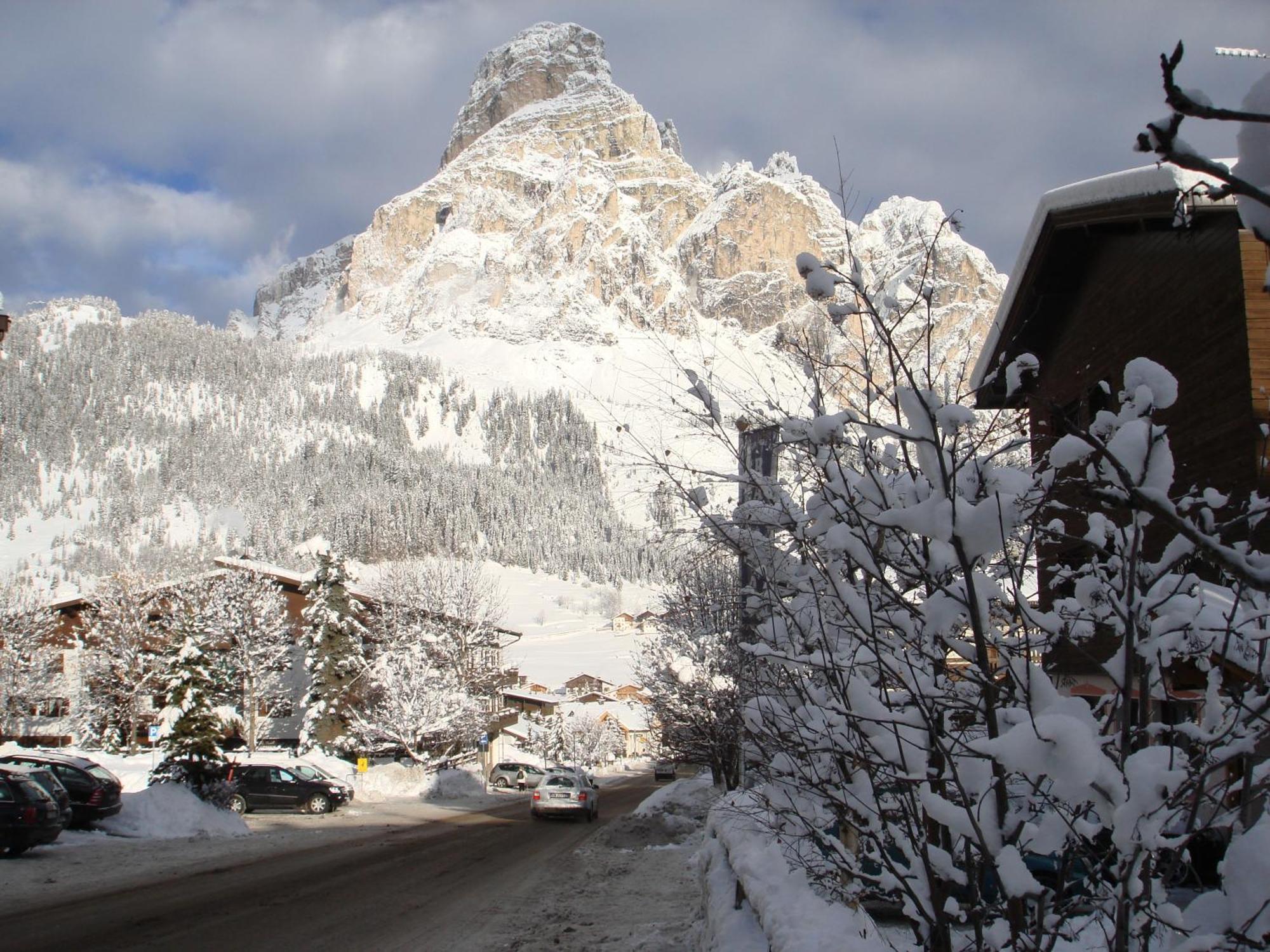 Chalet Madrisa Корвара ин Бадия Екстериор снимка